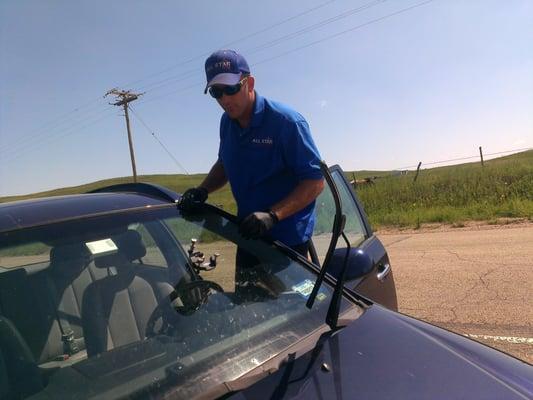 Jedd fixing my windshield - great roadside service!