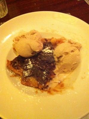 Apple Crumb Pie with Cinamon Ice Cream (Our waiter hooked us up with an extra scoop of ice cream).