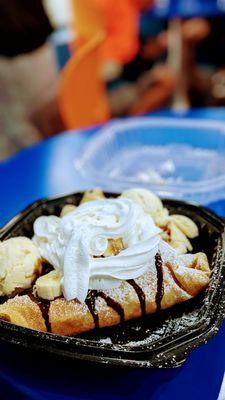 Nutella Fella (banana, strawberry and chocolate sauce) with Nutella chocolate and vanilla ice cream.