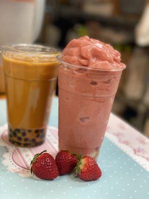 Thai milk boba tea and strawberry smoothie at Hong Kong Bakery