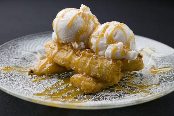 Fried bananas with coconut icecream (vegan)