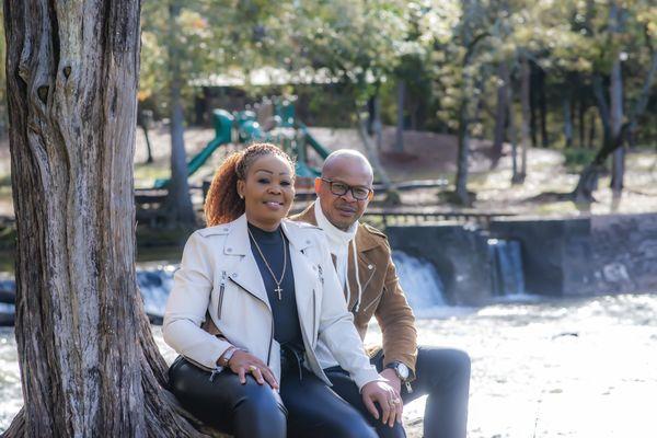 Family Fall photoshoot at Hurricane Shoals by Jan Butler Photography.