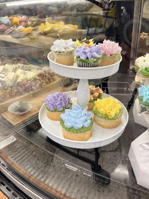 cute floral cupcakes