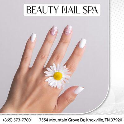 Loving the clean and fresh look of white nails with delicate floral art--simple yet stunning! 
ℬℴℴℴℴℯ