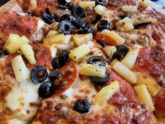 Thick crust, mozzarella Parmesan, fresh mozzarella, black olives, pineapple, pepperoni, the bomb seasoning