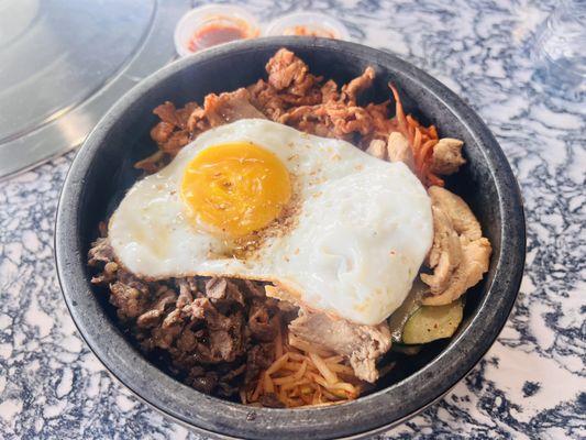 3 meat bibimbap, yummy. Taste feels home