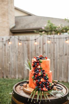 Barrel table for cake rental