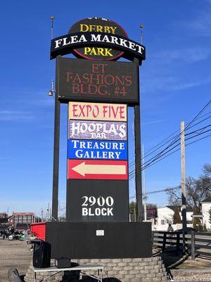 Sign located outside of of 7th Street to parking lot