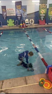 Andrew motivating my daughter to grab the ring at the bottom of the pool!