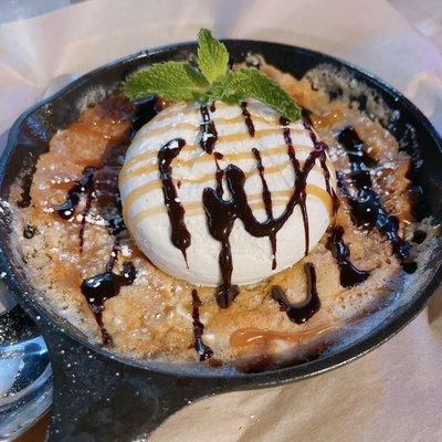 Salted Caramel Cookie Skillet