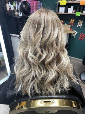 Root smudge with full balayage