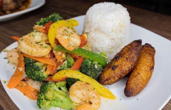 Sautéed Shrimp and Broccoli with White Rice and Plaintain