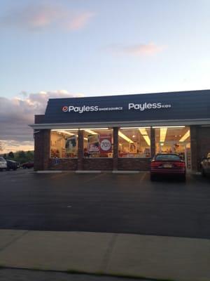 Niagara Falls Payless Shoesource -- 1648 Military Road / Route 265, Niagara Falls NY              Storefront