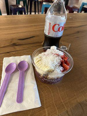 Açaí protein bowl with added strawberries