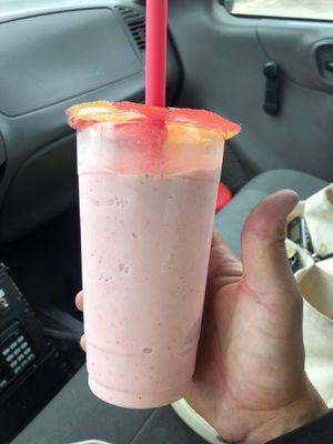 Strawberry banana smoothie, bomb