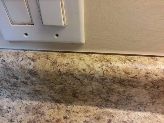 Backsplash separation and missing faceplate screws