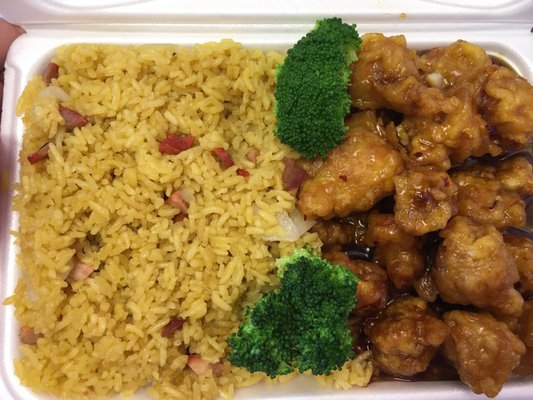 General Tso Ck in the super lunch size，best value size. Come with egg and soda！