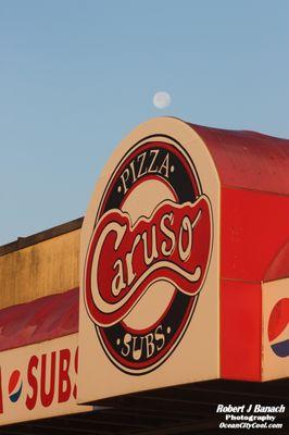 Full moon over Caruso Pizza... #oceancitycool #ocmd