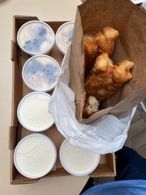 Tofu jelly pudding, fresh soy milk, fried dough