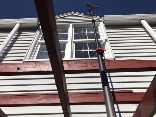 Cleaning windows with a waterfed pole