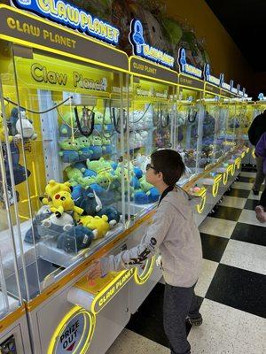 Pokémon claw machine