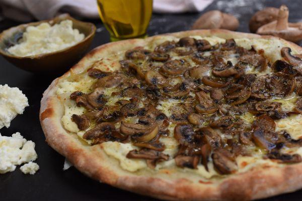 Funghi Al Tartufo: All Natural Ricotta Sauce, Mushrooms, All Natural Parmesan, All Natural Mozzarella, Oregano & Italian Truffle Oil.