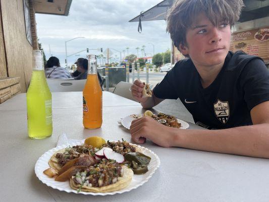 Trifecta of lengua, cabeza, y tripitas