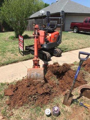 Repairing water leak with Trachoe