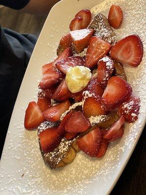 French toast with strawberries