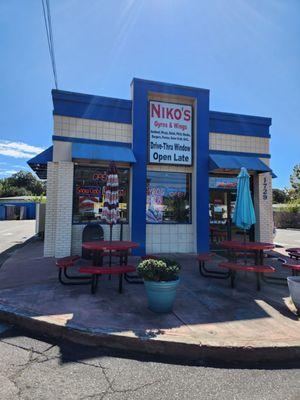 Front entrance to Niko's Greek gyros and wings