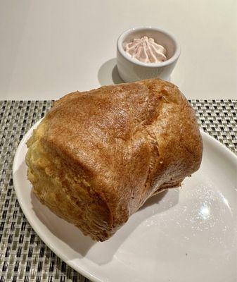 Popover and strawberry butter