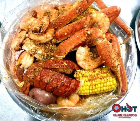 Seafood Boil Bag with Crab, Shrimp, Corn, and Potatoes