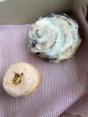 Cinnamon roll and cornbread cup cake