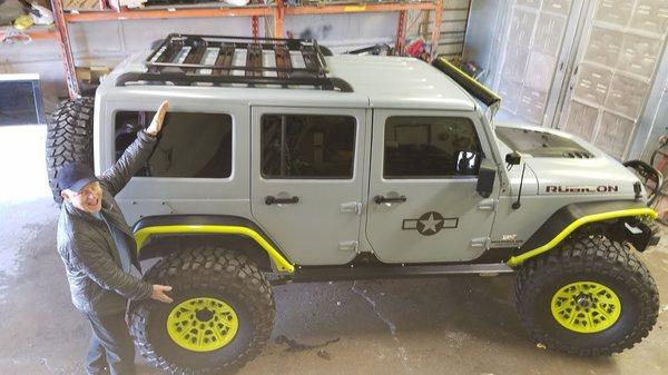 Jeep - Fully wrapped in gray and powder coating on the wheels