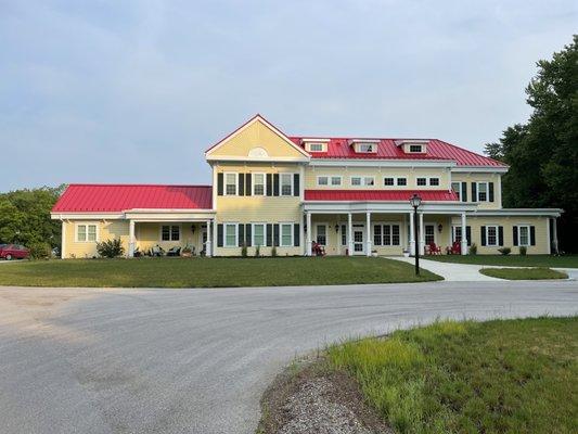 Exterior with circular driveway