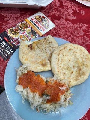 Pupusas de Chicharron con Queso