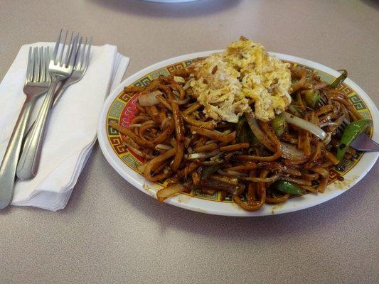 Veggie lo mein with scrambled egg.