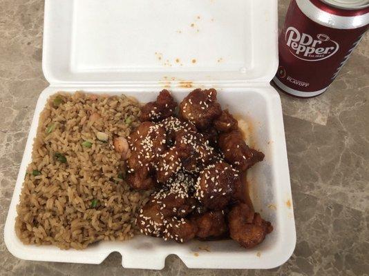 Sesame chicken lunch special - spicy with one free canned drink!