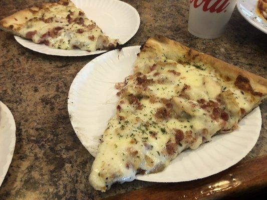 Chicken, bacon ranch pizza