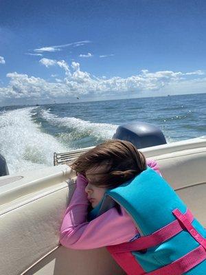 Peep those parasails and my little one SLEEPING while we jet through the ocean.