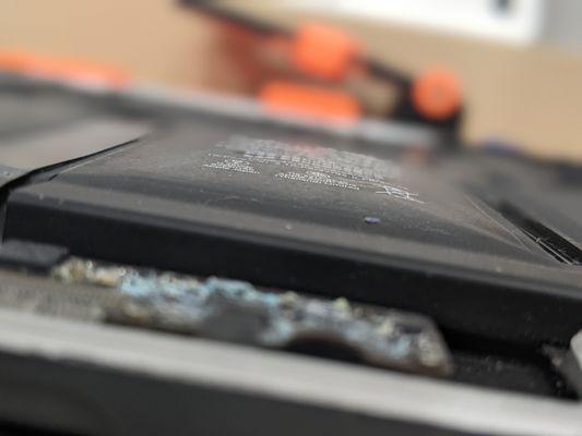 Another close up of the inflated battery of a Macbook Pro Laptop