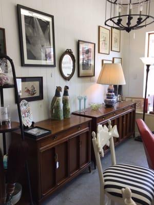 Home Again Consignments in Dobbs Ferry has great furniture and home decor items. It's worth checking out!