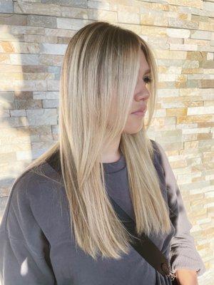 Platinum and shadow root don't by stylist Rose