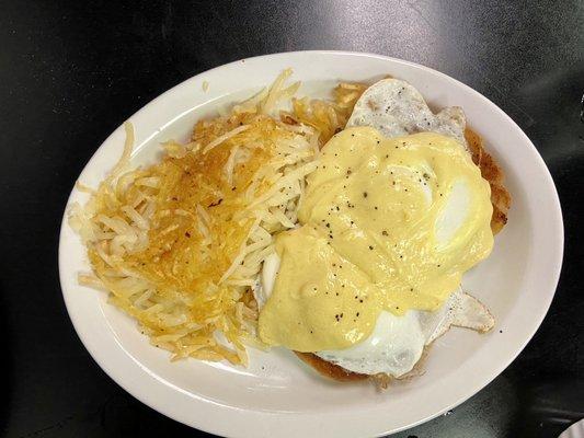 My husband had the Eggs Benedict with hash browns.  He said it was delicious hollandaise sauce!