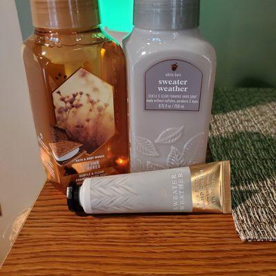 Online pickup-Autumn Smores: Apple,Gooey Marshmallow,Cinnamon Spice @ $2.99+ FREE Hand Cream smells like the soap Eucalyptus/Sage 10/19/22