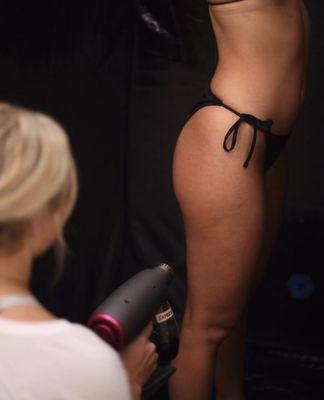 Custom airbrush spray tanning