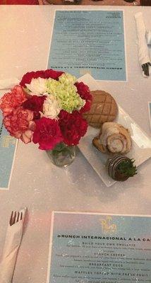 Beautiful brunch set up! So cute!