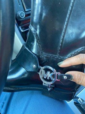 Broken boot strap ! Please repair !