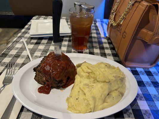 Crave is the best meat loaf and mashed yummmmm