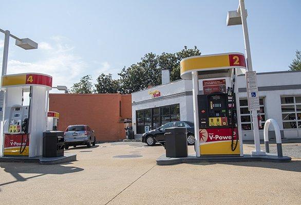 Metro Motor | Georgetown Shell has six gas pumps for quick fill-ups on the go!